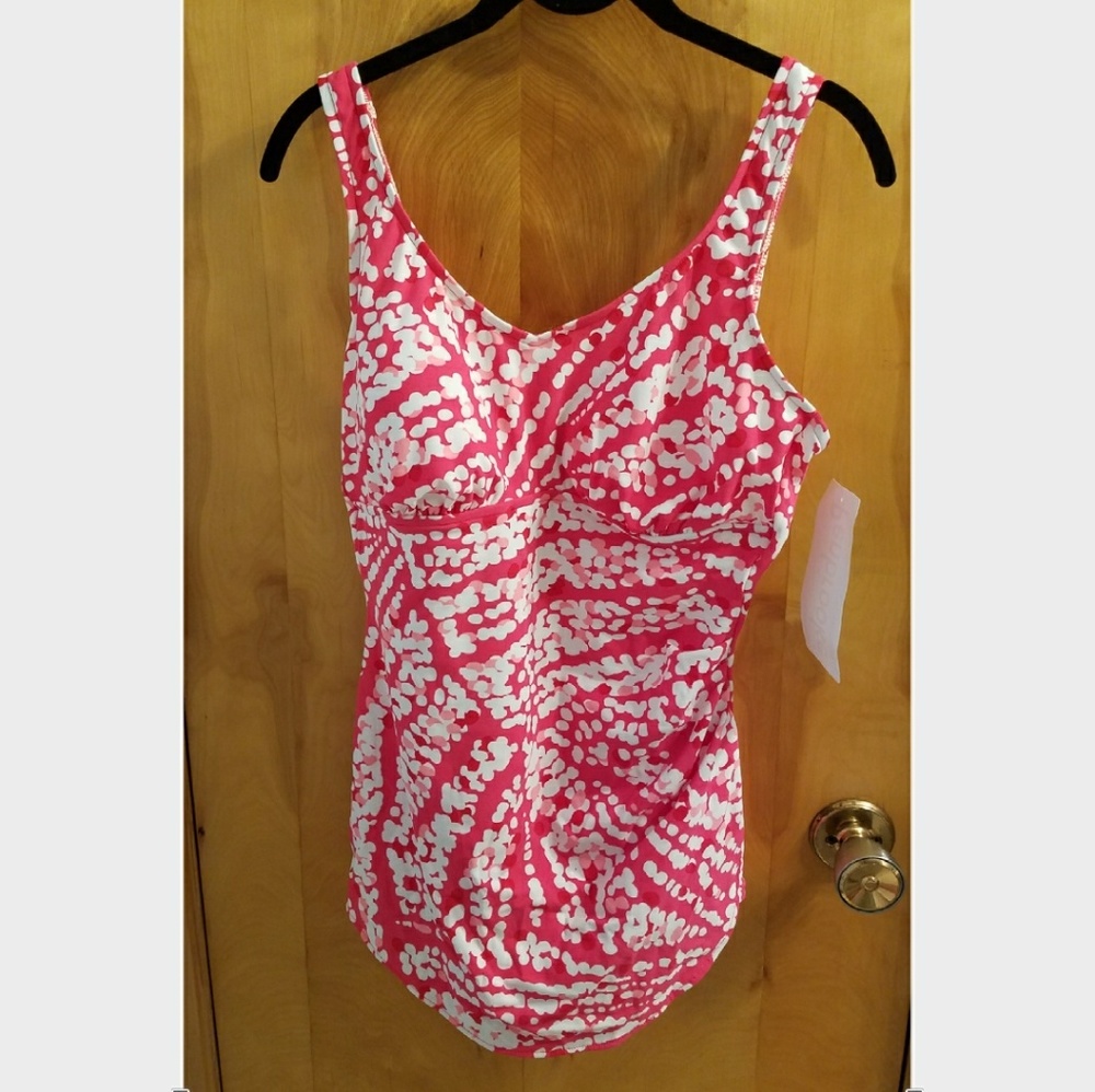 NWT Penbrooke Women's size 16 Swimming Suit!